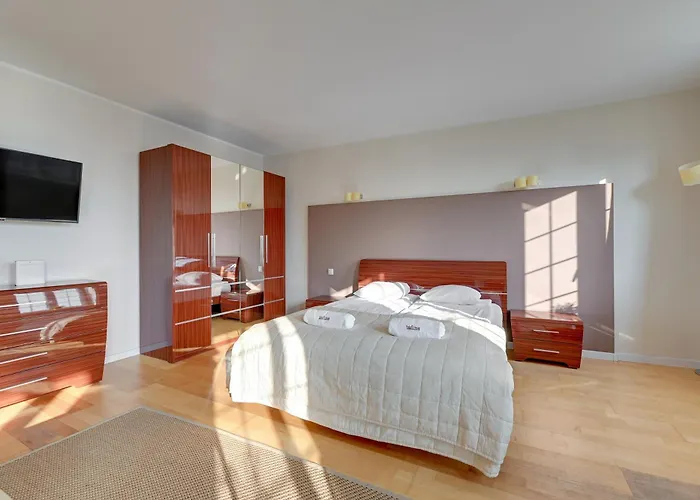 Dom & House - Apartments Old Town Targ Rybny - Self Check-In, Parking, River View